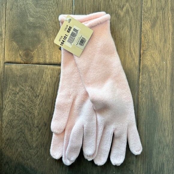 NWT Macy’s Echo Pastel Pink Super Soft Winter Gloves - one size - EUC - Picture 2 of 3